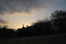 次の写真のサムネイル：夕暮れの中の雲